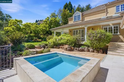 45 N Merrill Cir, Moraga, CA 94556