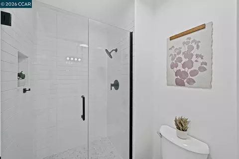 Bath - 1476 Camino Peral #C, Moraga, CA 94556 photo 2 of 3