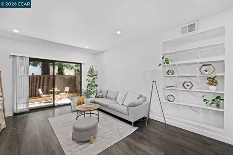 Living - 1476 Camino Peral #C, Moraga, CA 94556 photo 2 of 3