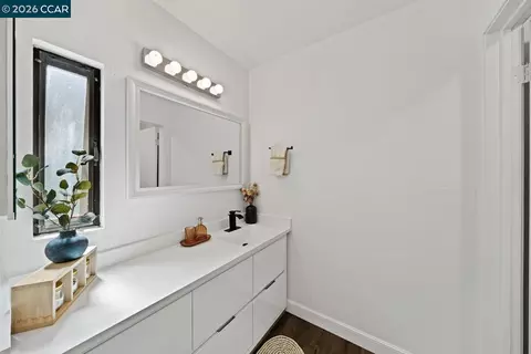 Bath - 1476 Camino Peral #C, Moraga, CA 94556 photo 1 of 3
