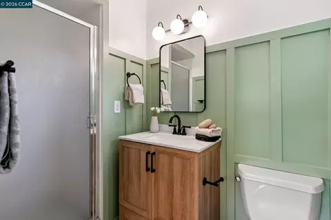 Bath - 962 Oasis Dr, Concord, CA 94518 photo 1 of 5