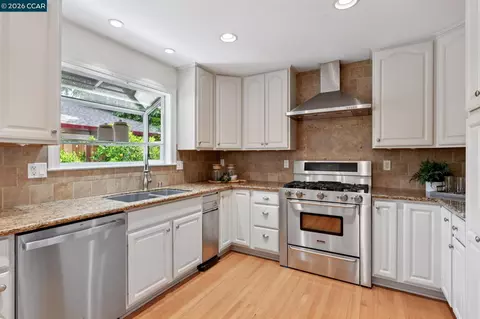 Kitchen - 962 Oasis Dr, Concord, CA 94518 photo 2 of 6