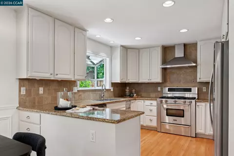 Kitchen - 962 Oasis Dr, Concord, CA 94518 photo 1 of 6