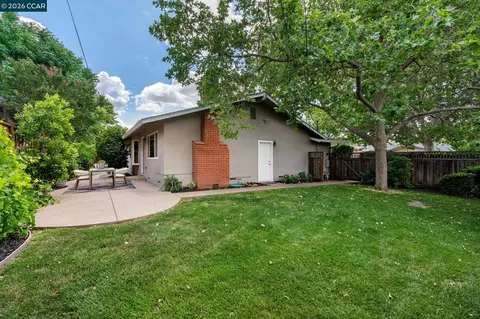 Exterior - 962 Oasis Dr, Concord, CA 94518 photo 6 of 9