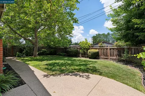 Exterior - 962 Oasis Dr, Concord, CA 94518 photo 5 of 9