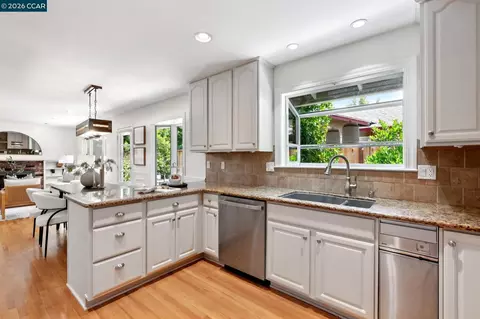 Kitchen - 962 Oasis Dr, Concord, CA 94518 photo 6 of 6