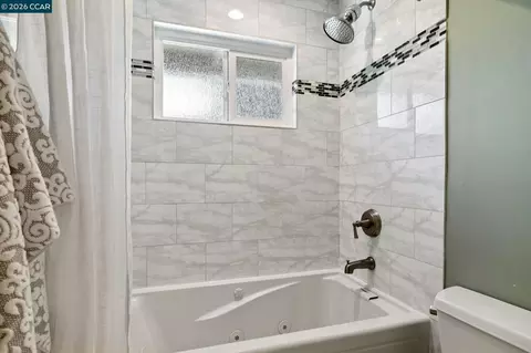 Bath - 962 Oasis Dr, Concord, CA 94518 photo 5 of 5