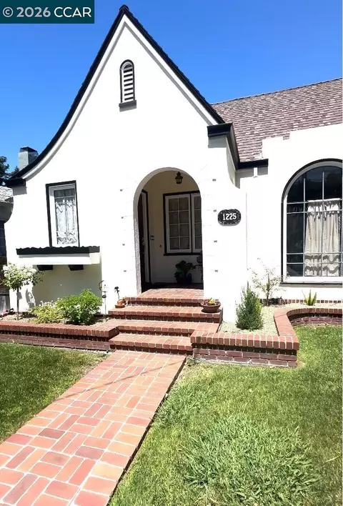 1225 Ulfinian Way, Martinez, CA 94553