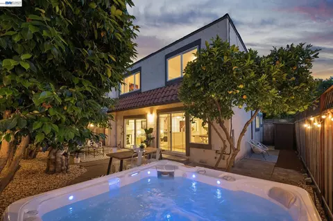 2615 San Jose Ave #B, Alameda, CA 94501