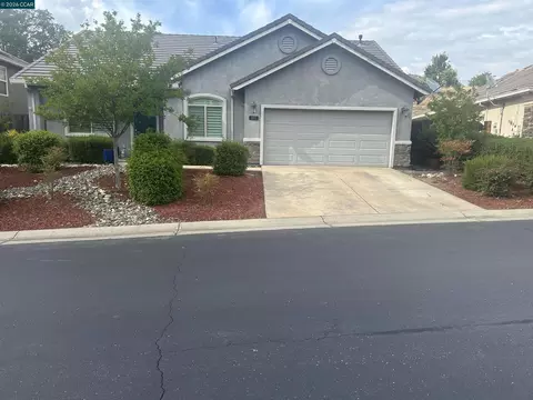 305 Gold Creek Dr, Valley Springs, CA 95252