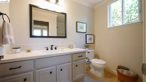 Bath - 4247 Christopher Michael Ct, Tracy, CA 95377 photo 3 of 4