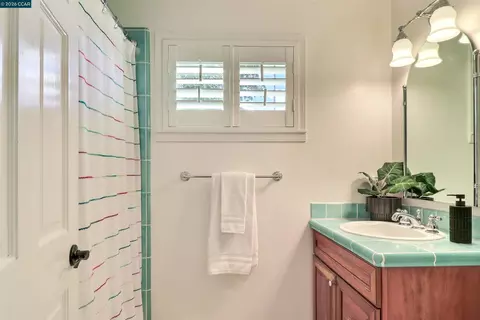 Bath - 5491 Florida Dr, Concord, CA 94521 photo 4 of 5