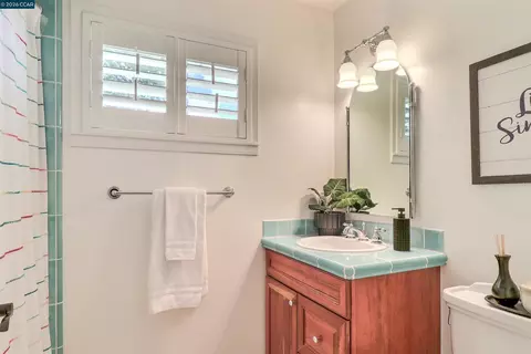 Bath - 5491 Florida Dr, Concord, CA 94521 photo 5 of 5