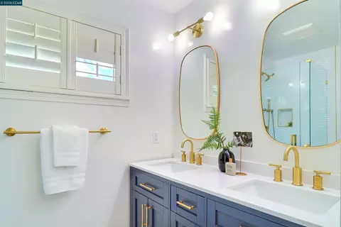 Bath - 5491 Florida Dr, Concord, CA 94521 photo 2 of 5