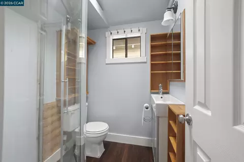 Bath - 1316 Peralta Ave, Berkeley, CA 94702 photo 2 of 2