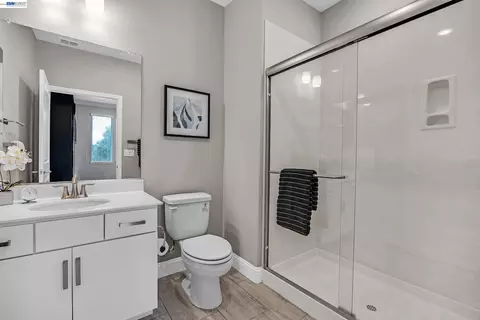 Bath - 3415 Zenith Ave, Dublin, CA 94568 photo 2 of 4