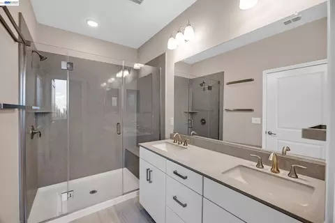 Bath - 3415 Zenith Ave, Dublin, CA 94568 photo 3 of 4