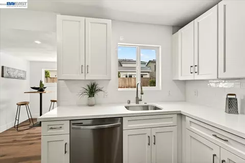 Kitchen - 1850 Gilardy Dr, Concord, CA 94518 photo 5 of 6