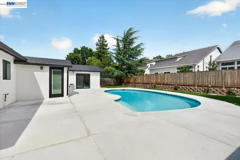 Exterior - 1850 Gilardy Dr, Concord, CA 94518 photo 10 of 13