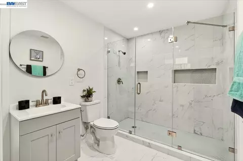 Bath - 1850 Gilardy Dr, Concord, CA 94518 photo 4 of 6
