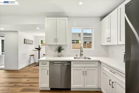 Kitchen - 1850 Gilardy Dr, Concord, CA 94518 photo 4 of 6