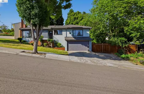 4880 Mancini Dr, Castro Valley, CA 94546