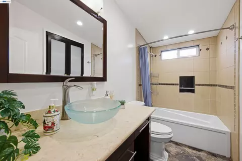 Bath - 97 Gresel St, Hayward, CA 94544 photo 3 of 3