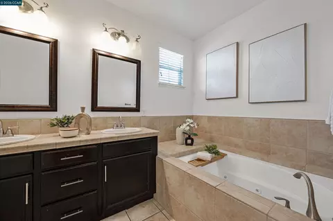 Bath - 509 Falling Star Dr, Martinez, CA 94553 photo 3 of 3