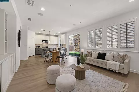 Living - 509 Falling Star Dr, Martinez, CA 94553 photo 3 of 3