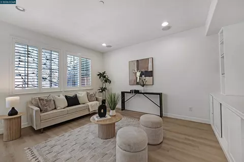 Living - 509 Falling Star Dr, Martinez, CA 94553 photo 1 of 3
