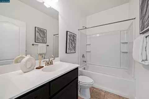 Bath - 509 Falling Star Dr, Martinez, CA 94553 photo 2 of 3