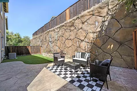Exterior - 509 Falling Star Dr, Martinez, CA 94553 photo 5 of 8
