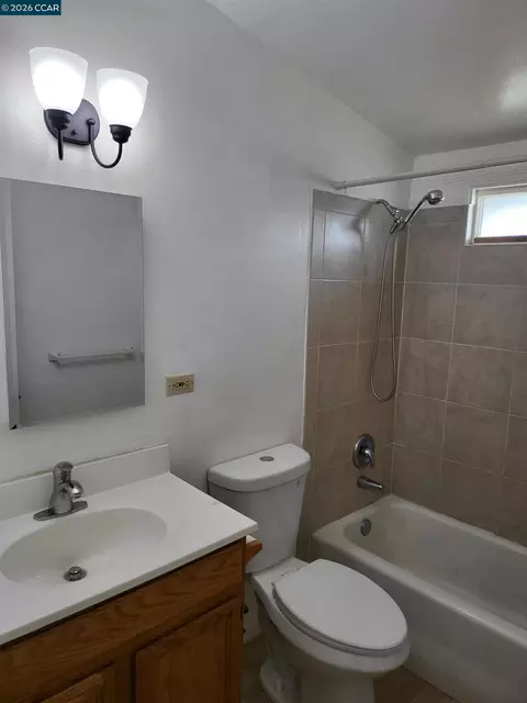 Bath - 115 Danrose Dr, Vallejo, CA 94589 photo 1 of 2