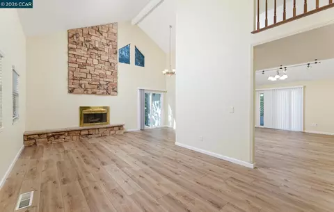 Living - 3045 Waring Pl, Fairfield, CA 94533 photo 3 of 8
