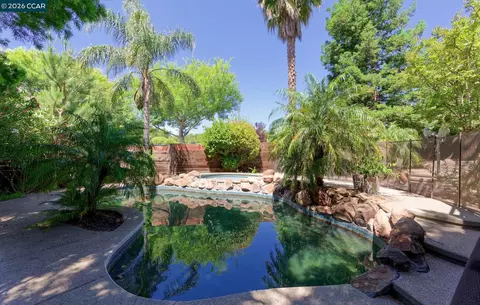 Exterior - 3045 Waring Pl, Fairfield, CA 94533 photo 5 of 8