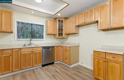 Kitchen - 3045 Waring Pl, Fairfield, CA 94533 photo 2 of 2