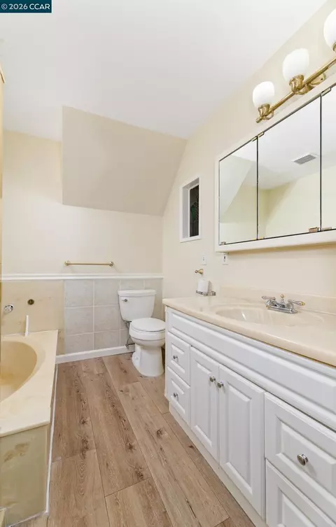 Bath - 3045 Waring Pl, Fairfield, CA 94533 photo 4 of 6
