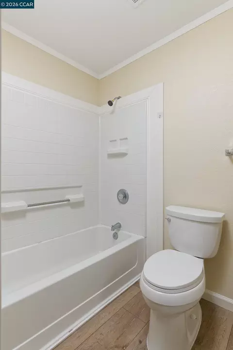 Bath - 3045 Waring Pl, Fairfield, CA 94533 photo 6 of 6