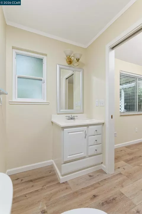 Bath - 3045 Waring Pl, Fairfield, CA 94533 photo 5 of 6