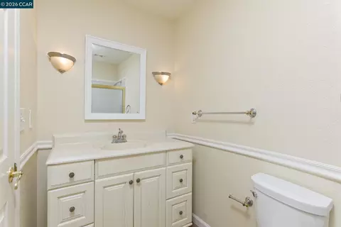 Bath - 3045 Waring Pl, Fairfield, CA 94533 photo 2 of 6