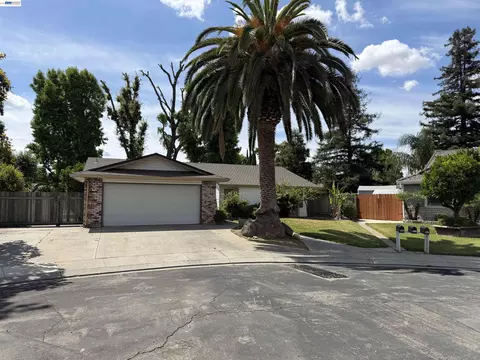 950 Lobos Ct, Manteca, CA 95336