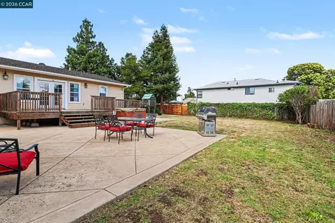 Exterior - 1244 Veale Ave, Martinez, CA 94553 photo 6 of 9