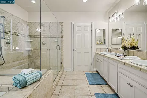 Bath - 1244 Veale Ave, Martinez, CA 94553 photo 1 of 3