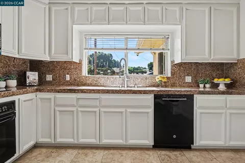 Kitchen - 1244 Veale Ave, Martinez, CA 94553 photo 3 of 3