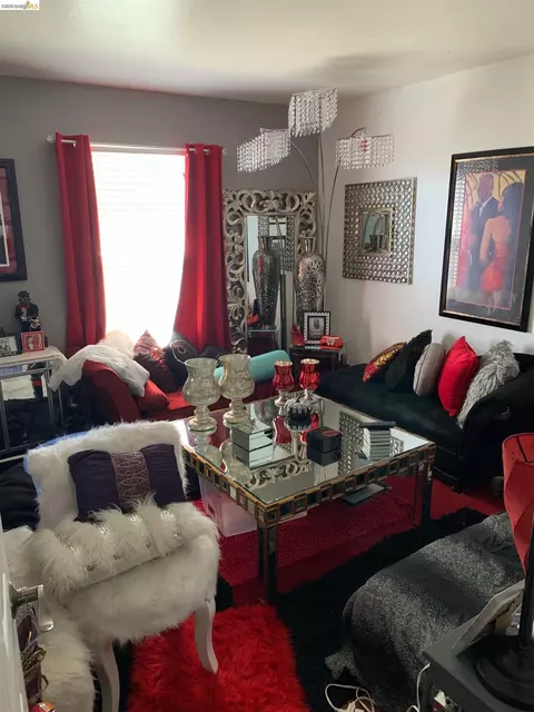 Living - 308 Florida St, Vallejo, CA 94590 photo 6 of 6