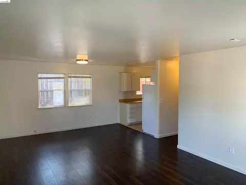 Living - 308 Florida St, Vallejo, CA 94590 photo 3 of 6