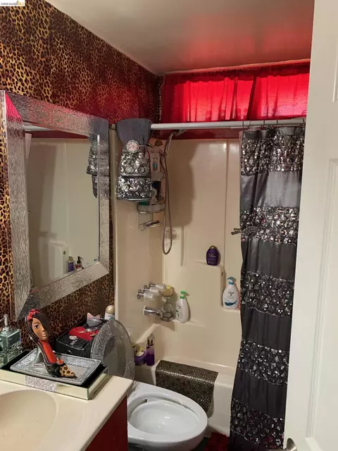 Bath - 308 Florida St, Vallejo, CA 94590 photo 2 of 2