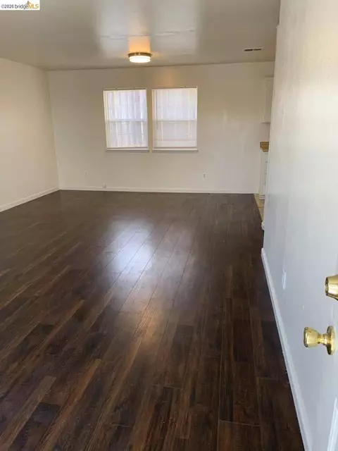 Living - 308 Florida St, Vallejo, CA 94590 photo 1 of 6