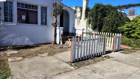6611 Deakin St, Oakland, CA 94609