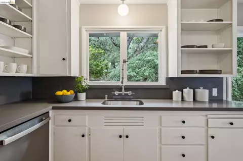 Kitchen - 1427 Summit Rd, Berkeley, CA 94708 photo 4 of 6
